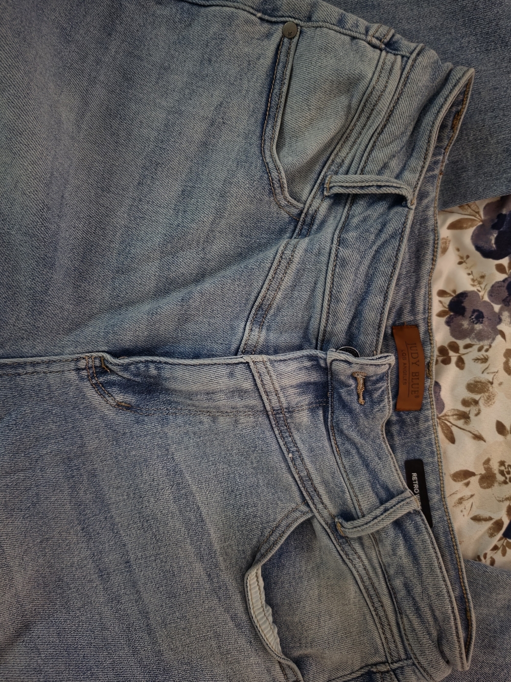 Judy Blue Light Wash Straight Leg Jeans - Picture 3 of 4